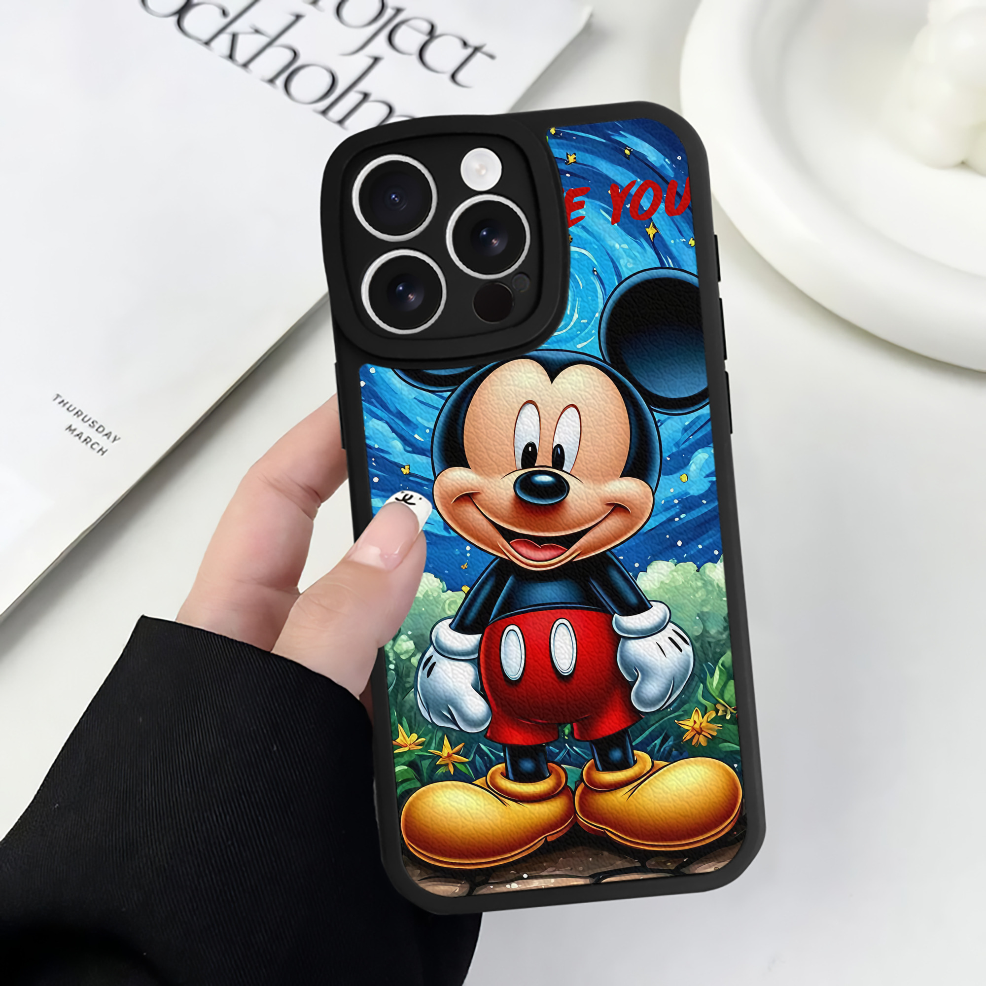 （画像用） ミッキーマウス Mickey Mouse 【iPhone 16シリーズ対応】シリコンスマホケース（レザー調） 材質：シリコン